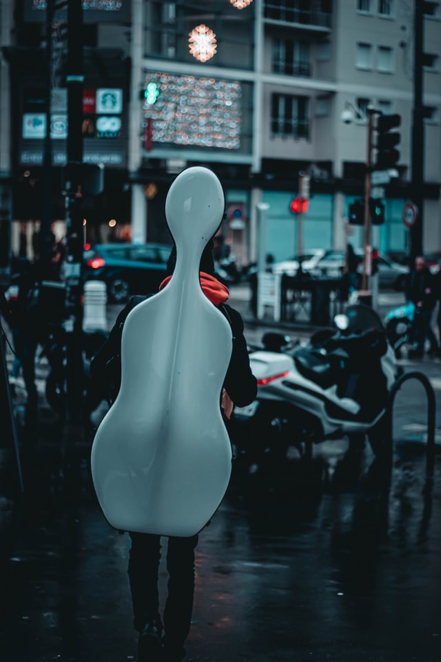 Lucile Gambini - Violoncelle - Photo par Mathias-p-r-Reding- via Unsplash Lucile Gambini - Violoncelle - Photo par Mathias-p-r-Reding- via Unsplash