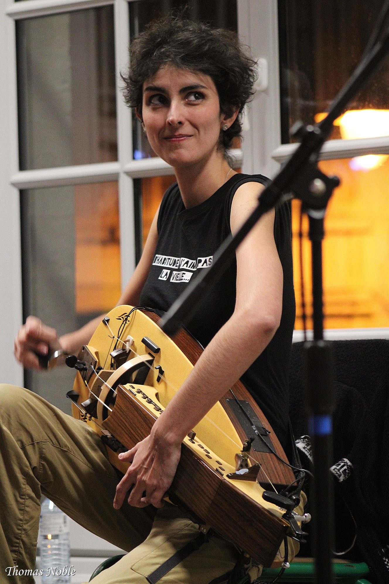  Coraline Loiseau - Vielle à roue - Atelier du Trad - Photo Thomas Noble